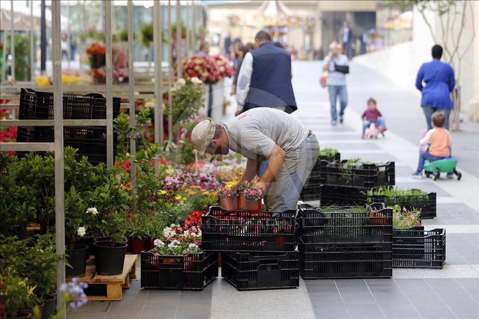 "Lübnan Çiçek Pazarı" açıldı 