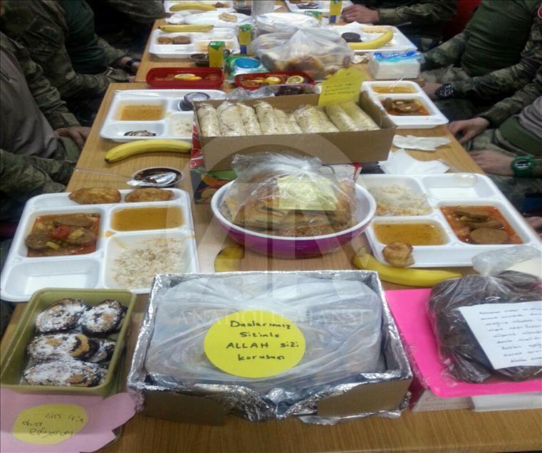 Yüksekova'daki askerlere moral desteği