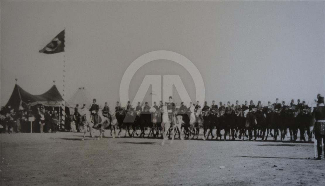 Sultan Abdülhamid'in fotoğraf koleksiyonu albümde toplandı