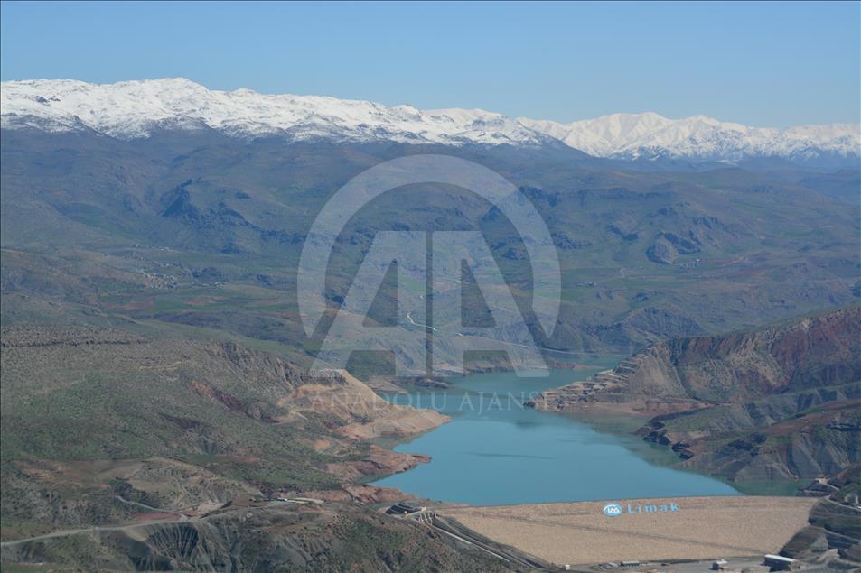 Botan Vadisi'ne cam seyir terası