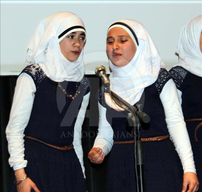 Türk ve Suriyeli öğrencilerden "kardeşlik türküsü"