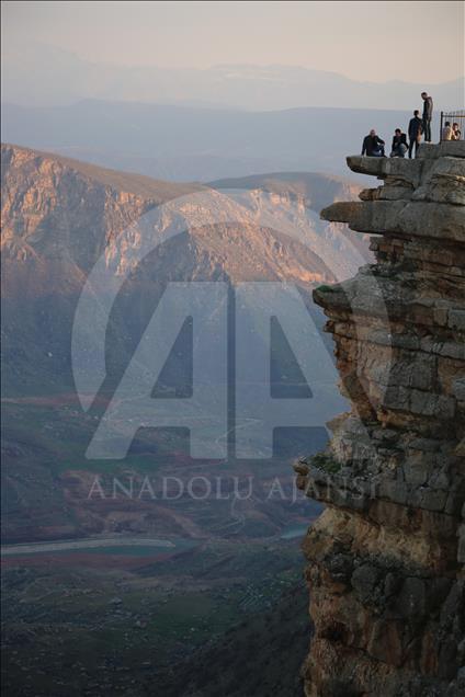 Botan Vadisi'ne cam seyir terası