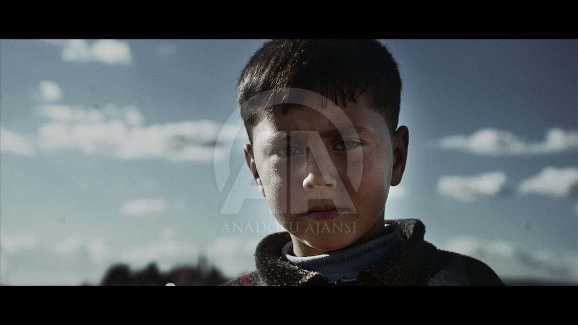 Këngëtari turk Teoman klipin e ri ia dedikon dramës së refugjatëve