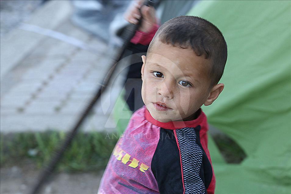 Idomeni, nga 12 mijë refugjatë mbi 5 mijë janë fëmijë