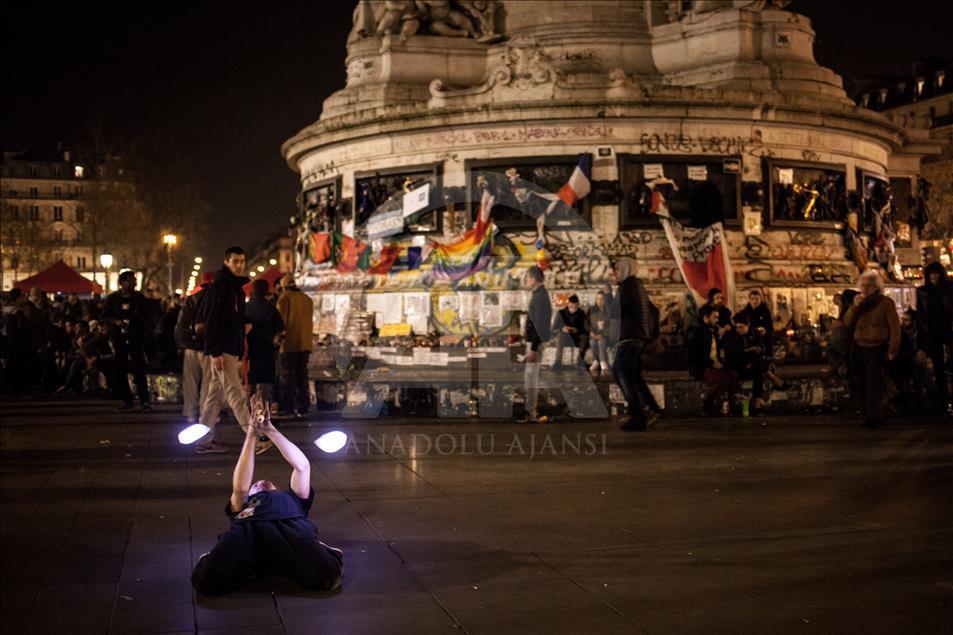 Paris'te "Gece Ayakta" eylemi