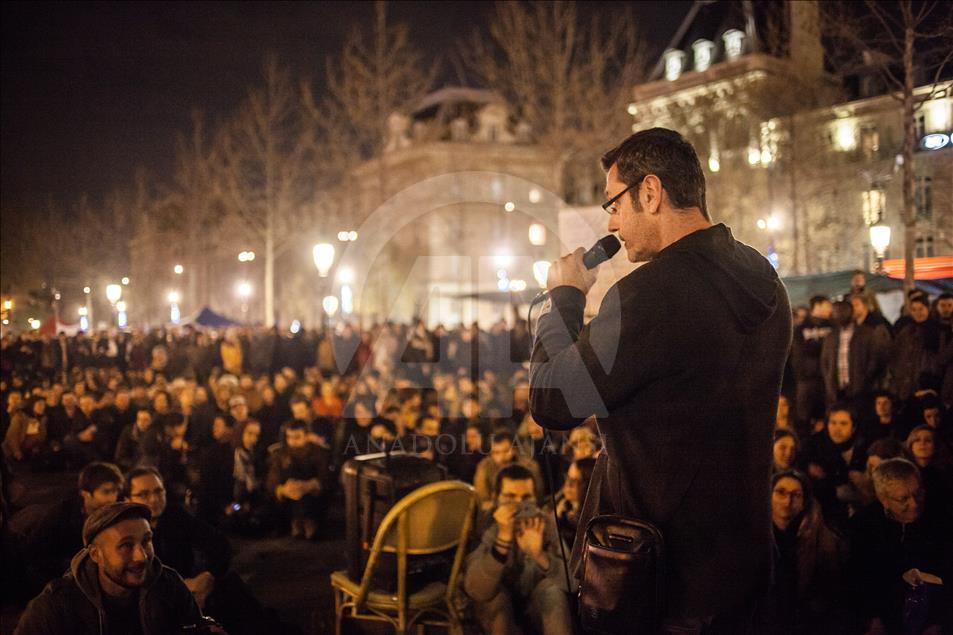 Paris'te "Gece Ayakta" eylemi