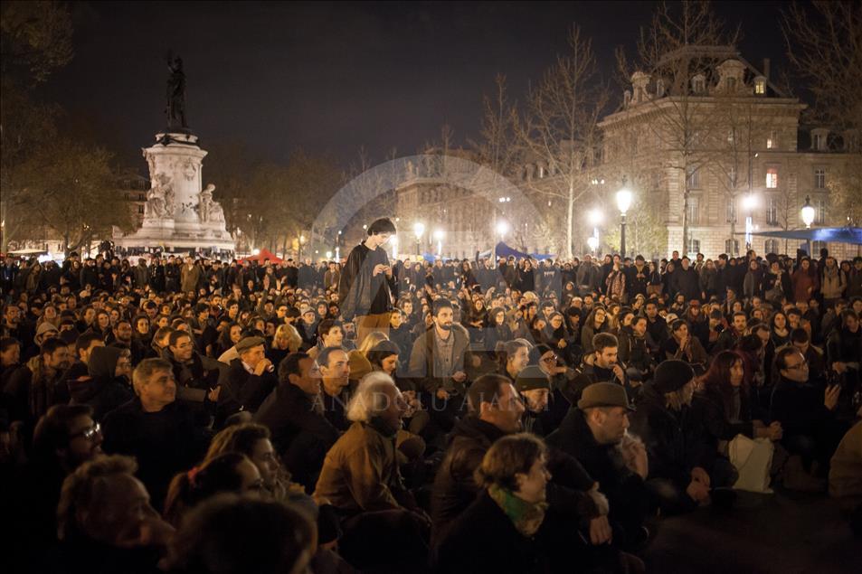 Paris'te "Gece Ayakta" eylemi