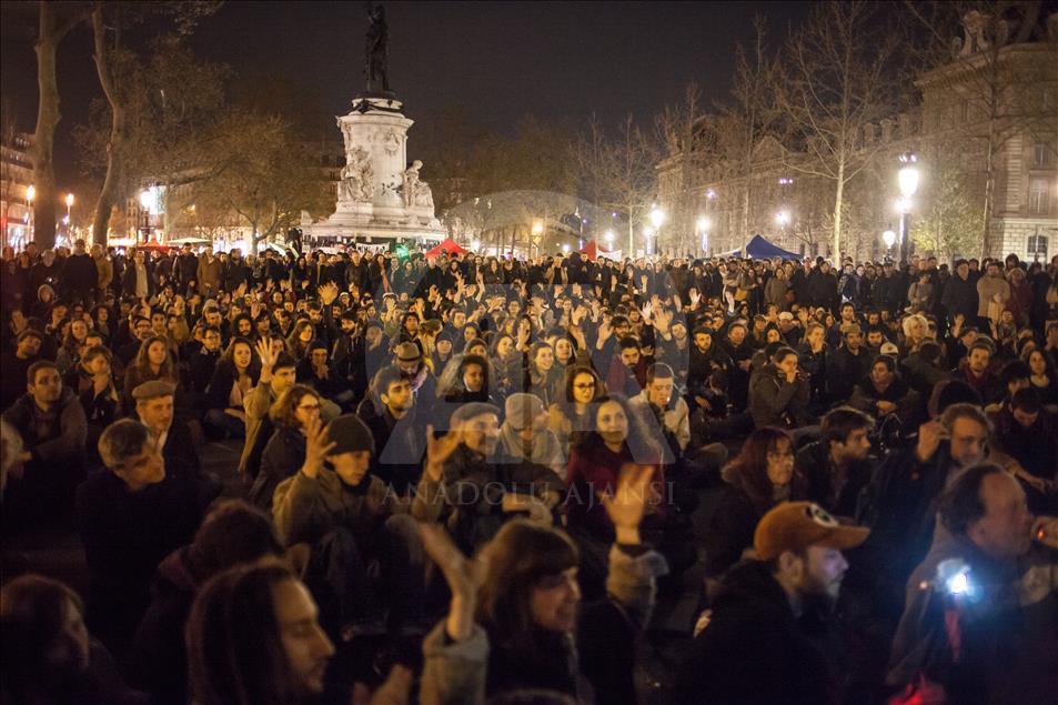 Paris'te "Gece Ayakta" eylemi