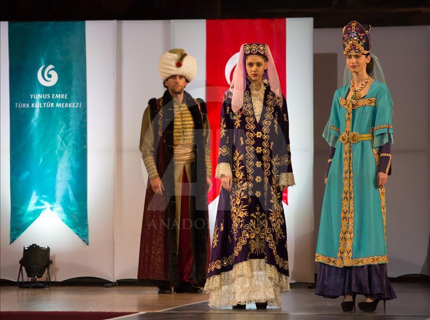 Budapeşte'de Osmanlı kıyafetleri defilesi düzenlendi
