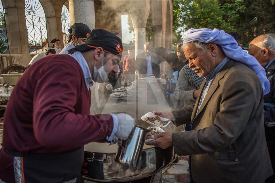 Şanlıurfa'da şafak vakti tirit ikramı