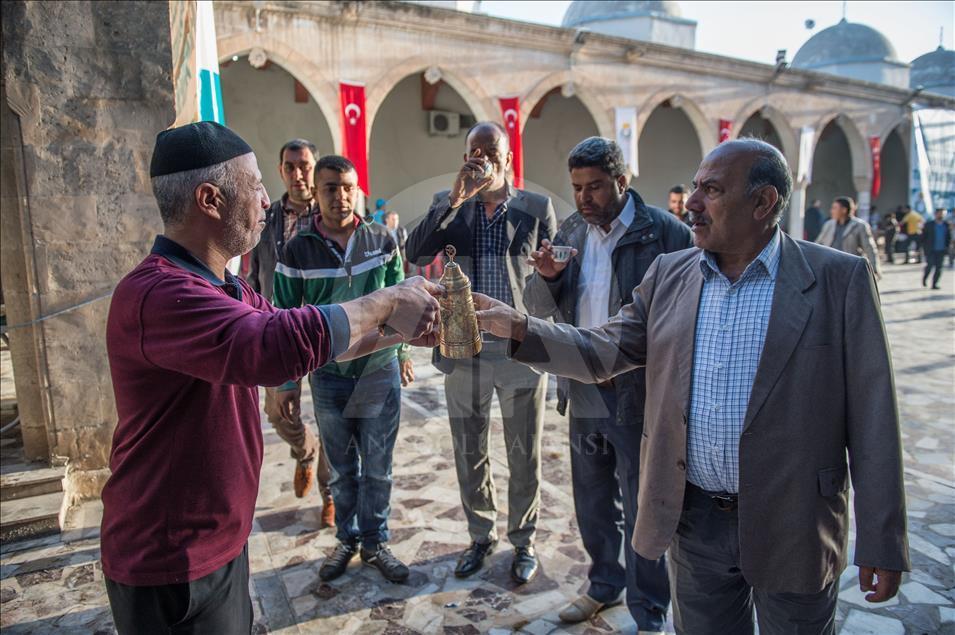 Şanlıurfa'da şafak vakti tirit ikramı
