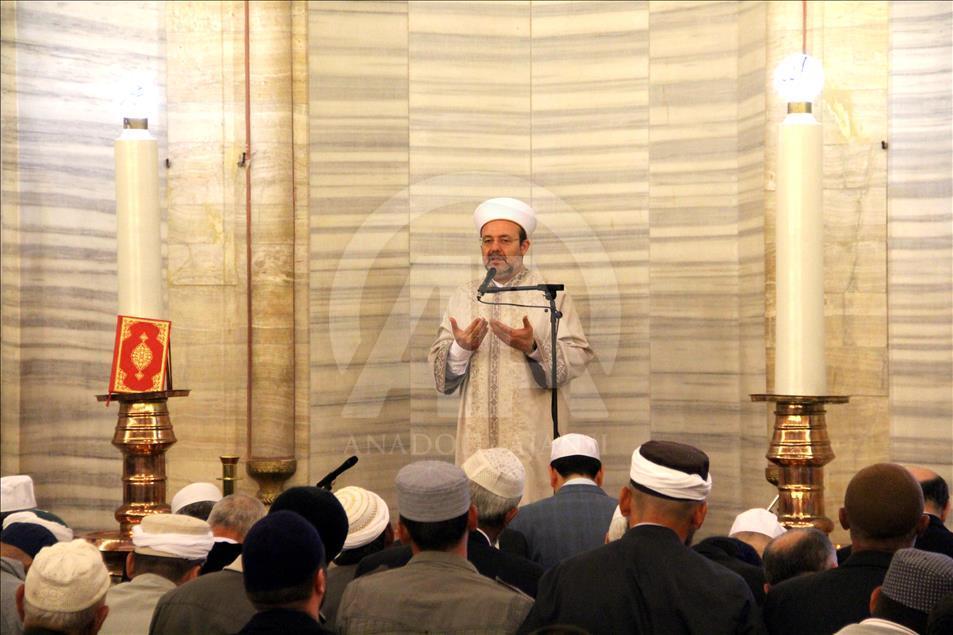 Diyanet İşleri Başkanı Görmez Selimiye'de sabah namazını kıldırdı