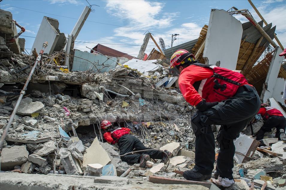 Ekvador'da 7,8 büyüklüğünde deprem felaketi yaşandı