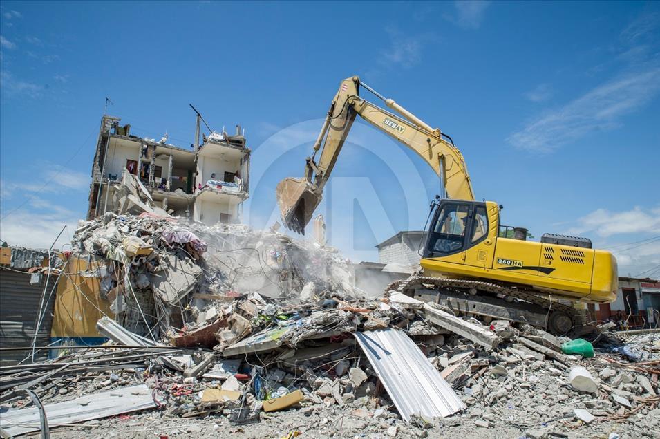 Ekvador'da 7,8 büyüklüğünde deprem felaketi yaşandı