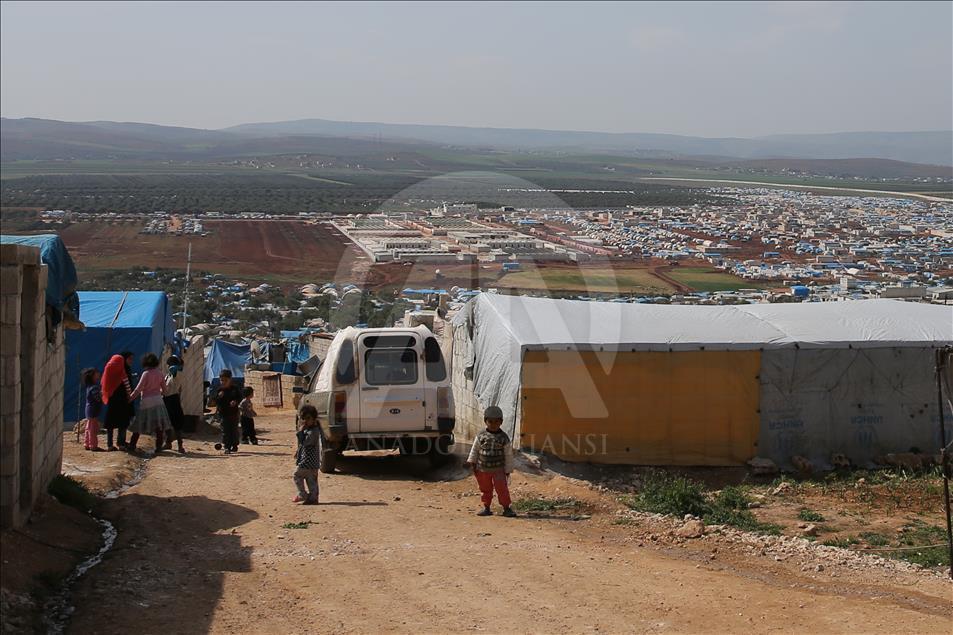 Atme Kampı'nda yaklaşık 80 bin Suriyeli hayatını sürdürüyor