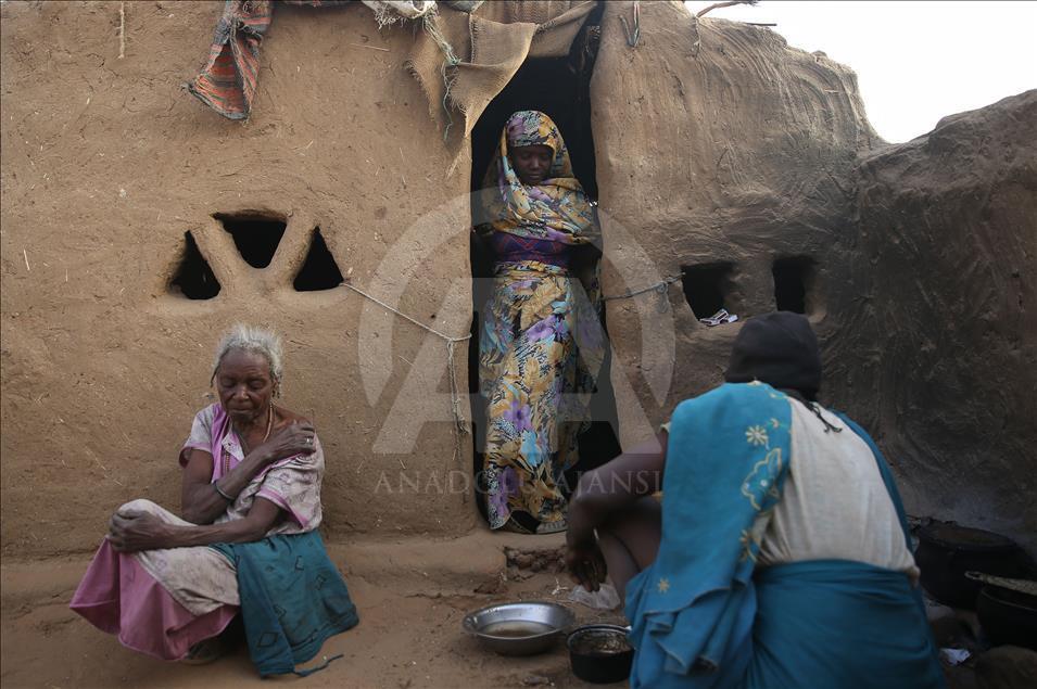 Sudan'da kadın tuğla işçileri
