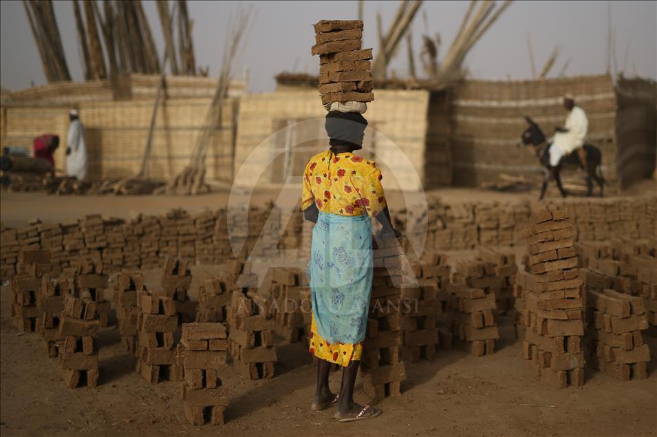 Sudan'da kadın tuğla işçileri