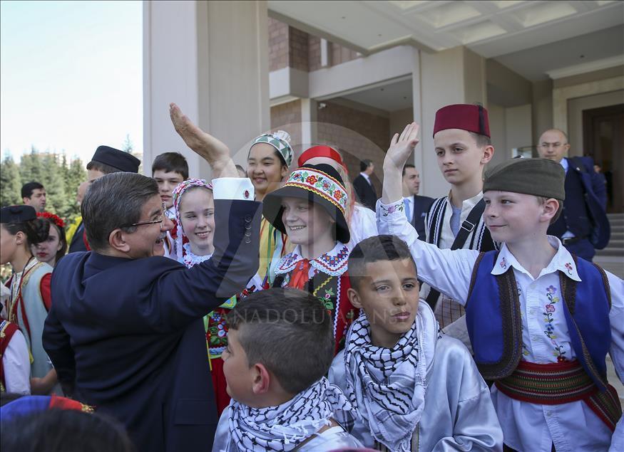 Başbakan Davutoğlu, 23 Nisan Çocuk Şenliği'ne katılacak çocukları kabul etti