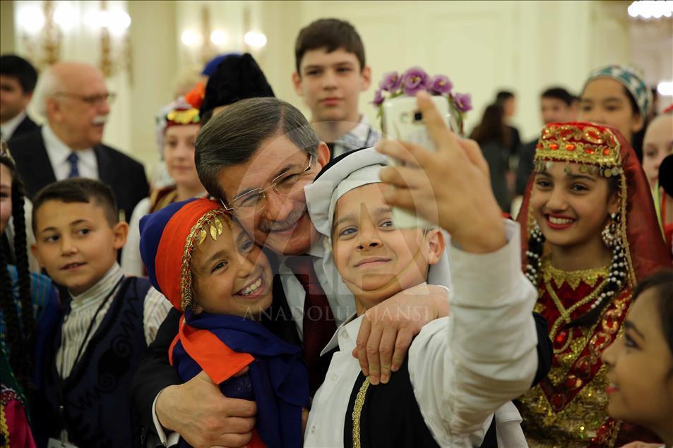 Başbakan Davutoğlu, 23 Nisan Çocuk Şenliğine katılacak çocukları kabul etti
