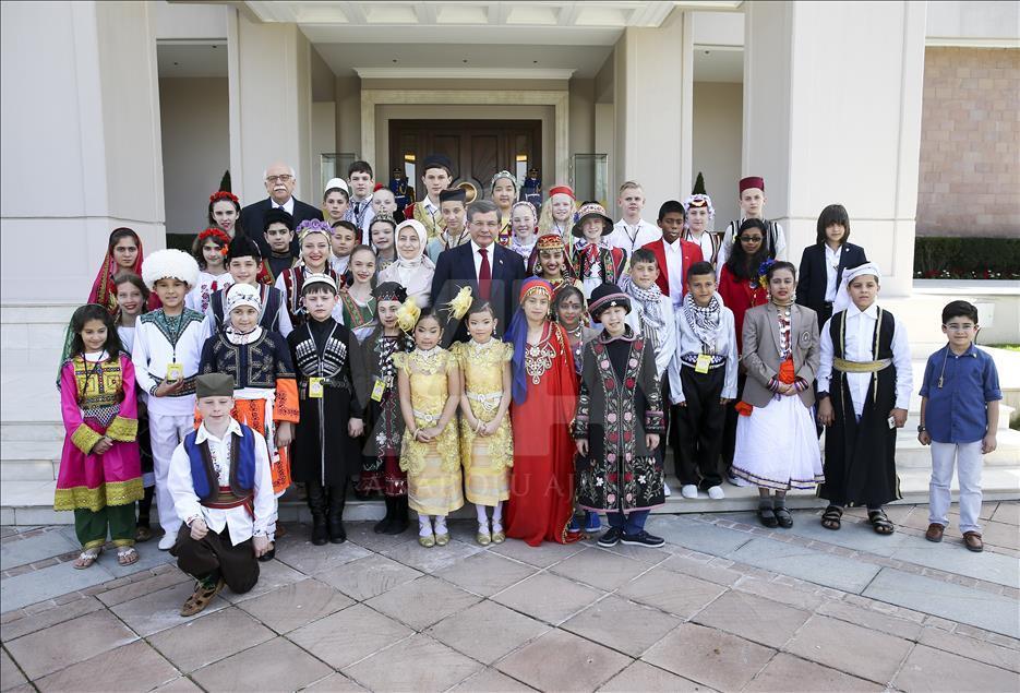 Başbakan Davutoğlu, 23 Nisan Çocuk Şenliği'ne katılacak çocukları kabul etti