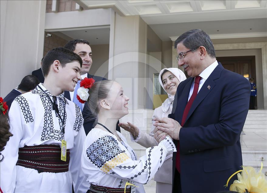 Başbakan Davutoğlu, 23 Nisan Çocuk Şenliği'ne katılacak çocukları kabul etti