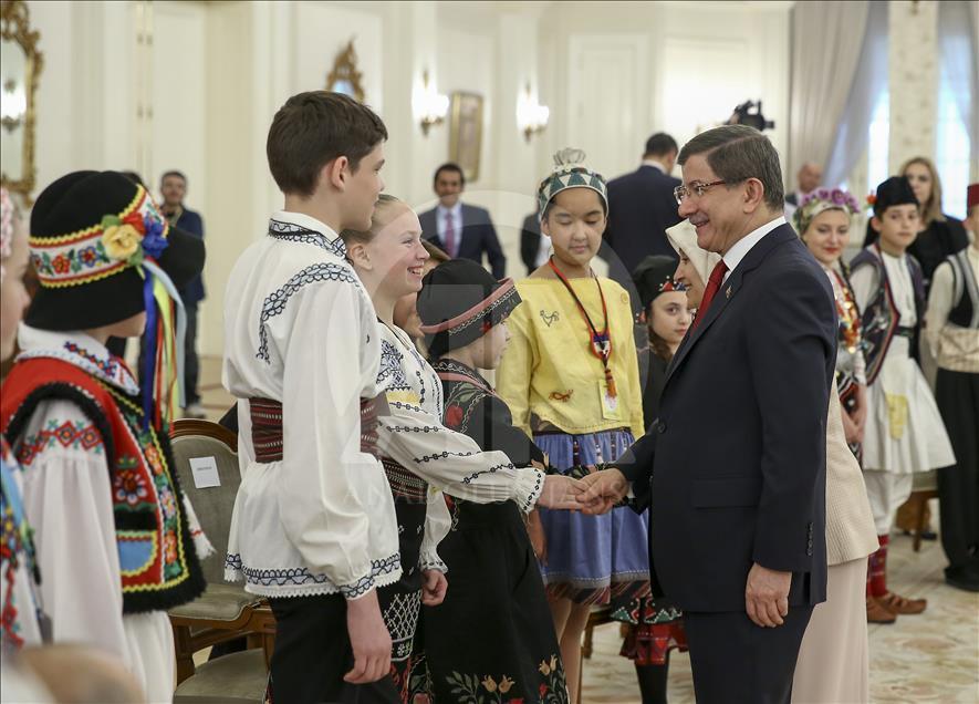 Başbakan Davutoğlu, 23 Nisan Çocuk Şenliği'ne katılacak çocukları kabul etti