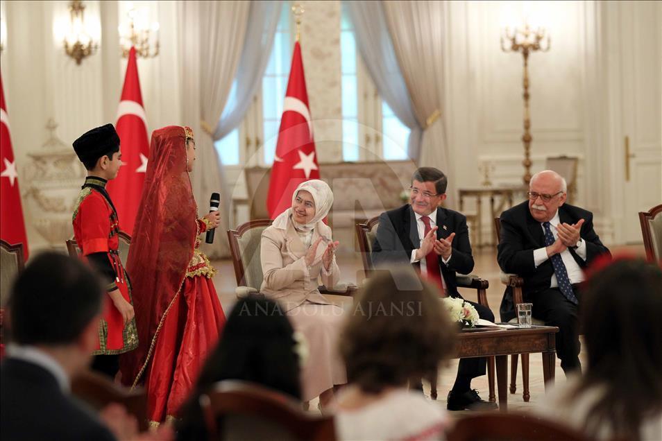Başbakan Davutoğlu, 23 Nisan Çocuk Şenliğine katılacak çocukları kabul etti