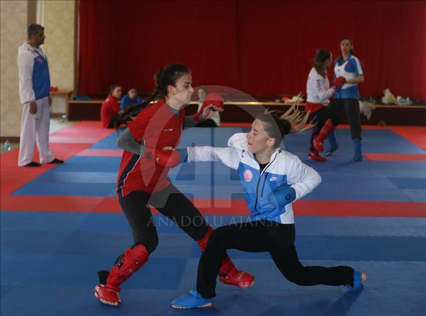 Kadınlar Karate Milli Takımı, altın madalyaya kilitlendi