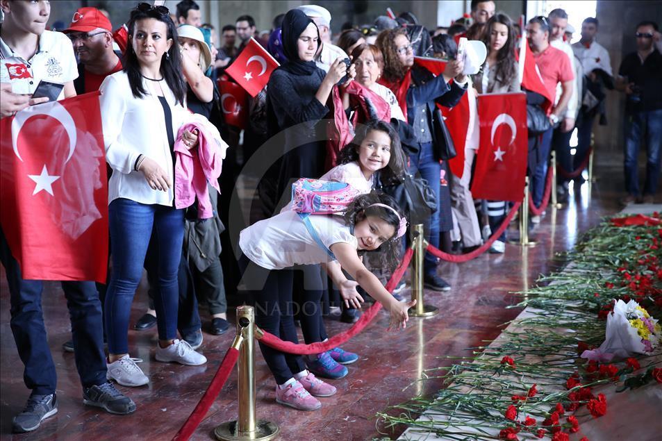 Atatürk'çü Düşünce Derneği 'Teröre Karşı Birlik Yürüyüşü' düzenledi