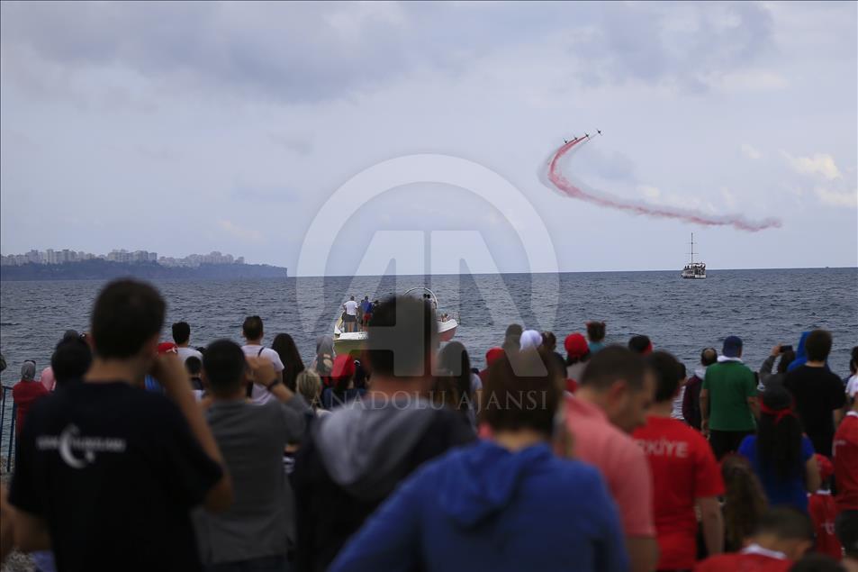 Türk Yıldızları Antalya'da gösteri yaptı