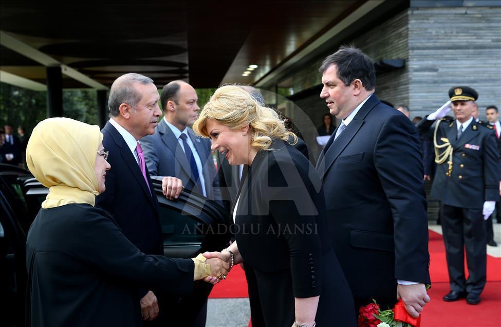 Cumhurbaşkanı Erdoğan, Hırvatistan'da törenle karşılandı