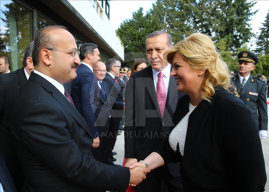 Cumhurbaşkanı Erdoğan, Hırvatistan'da törenle karşılandı