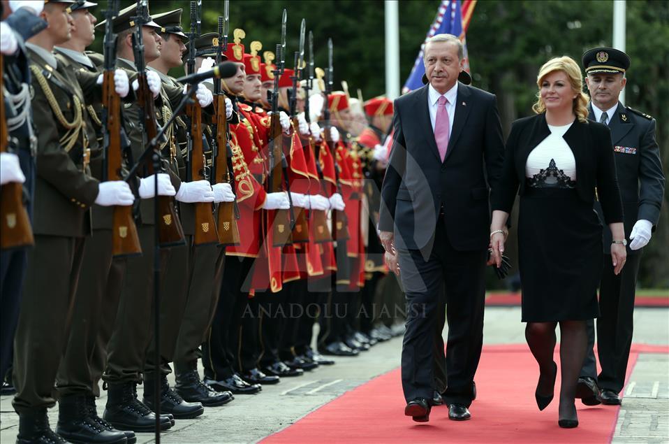 Cumhurbaşkanı Erdoğan, Hırvatistan'da törenle karşılandı
