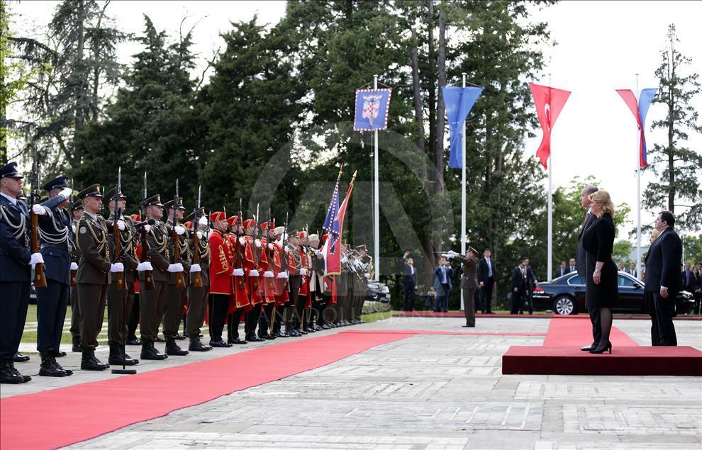 Cumhurbaşkanı Erdoğan, Hırvatistan'da törenle karşılandı