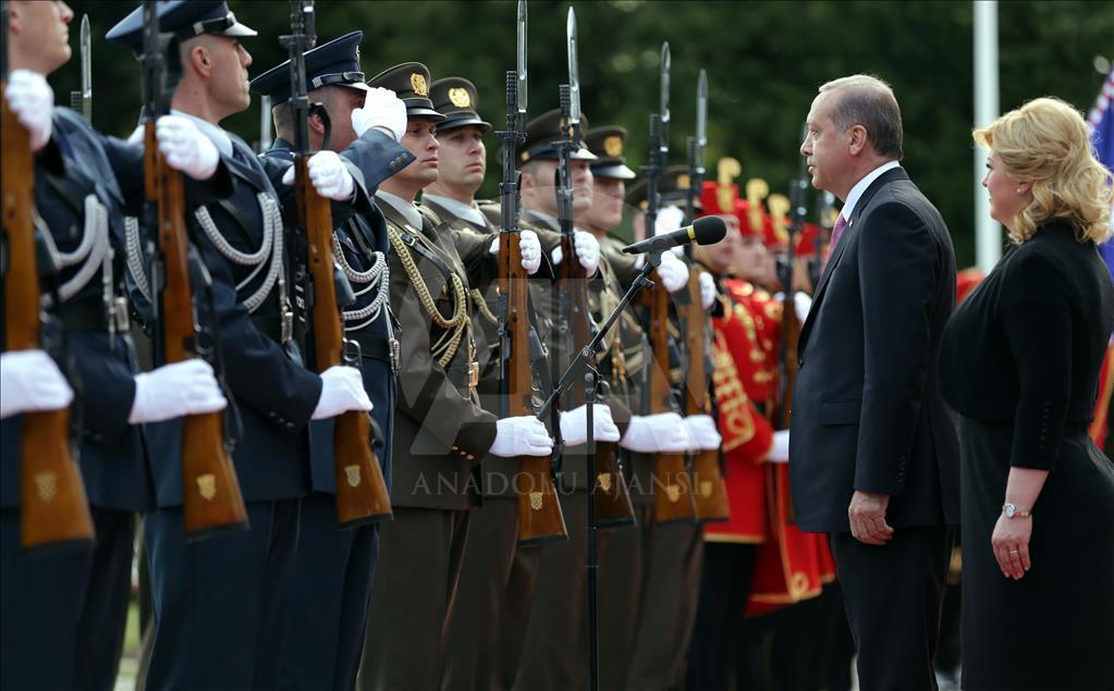 Cumhurbaşkanı Erdoğan, Hırvatistan'da törenle karşılandı