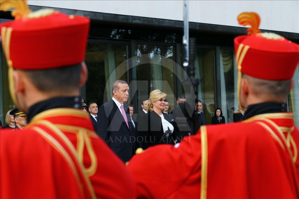 Cumhurbaşkanı Erdoğan, Hırvatistan'da törenle karşılandı