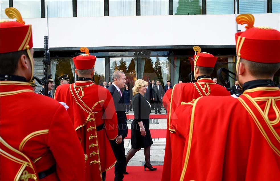 Cumhurbaşkanı Erdoğan, Hırvatistan'da törenle karşılandı