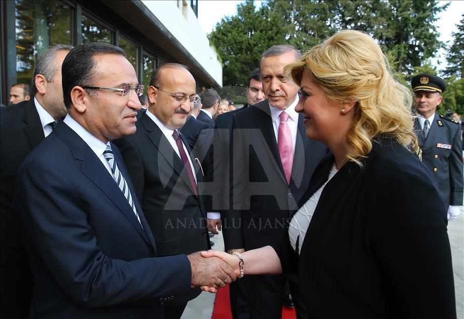 Cumhurbaşkanı Erdoğan, Hırvatistan'da törenle karşılandı