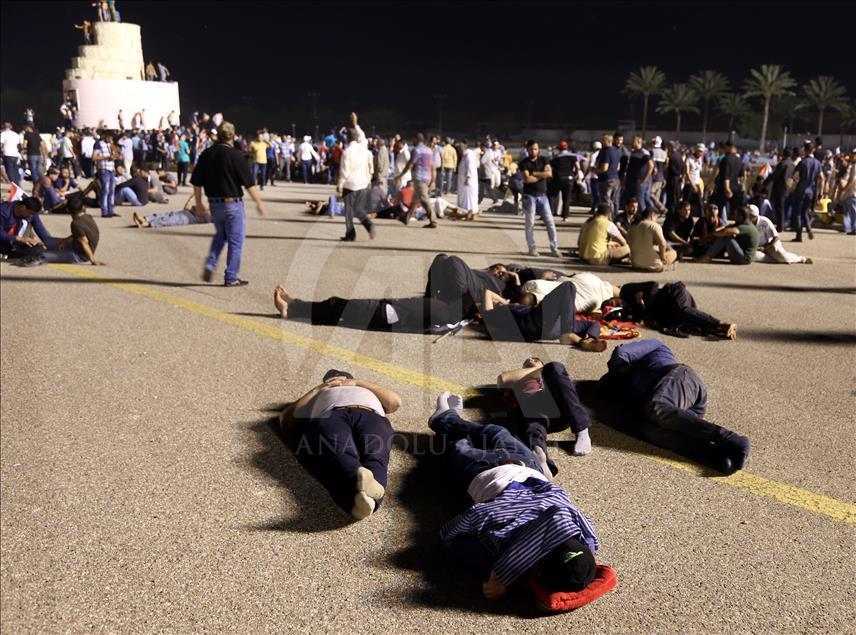 Demanding gov't reform, Sadrists storm Iraq parliament