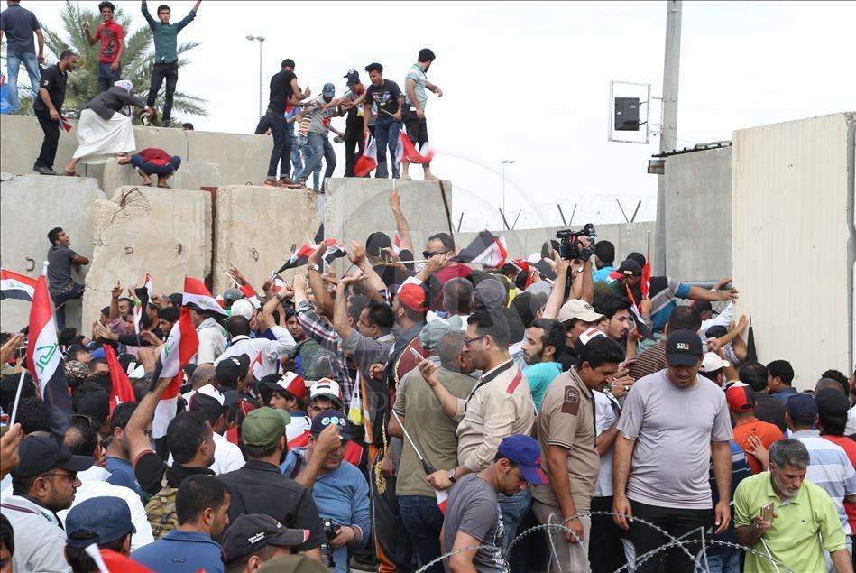 Sadr supporters storm Baghdad's Green Zone 