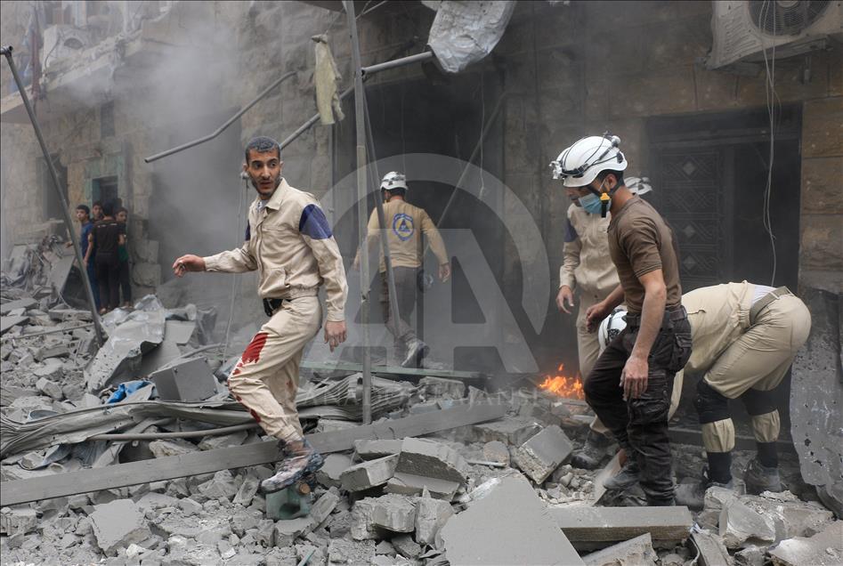 Suriye rejimi Halep'i bombaladı