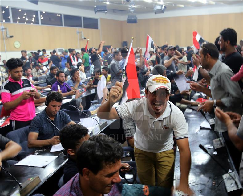 Sadr supporters storm Baghdad's Green Zone