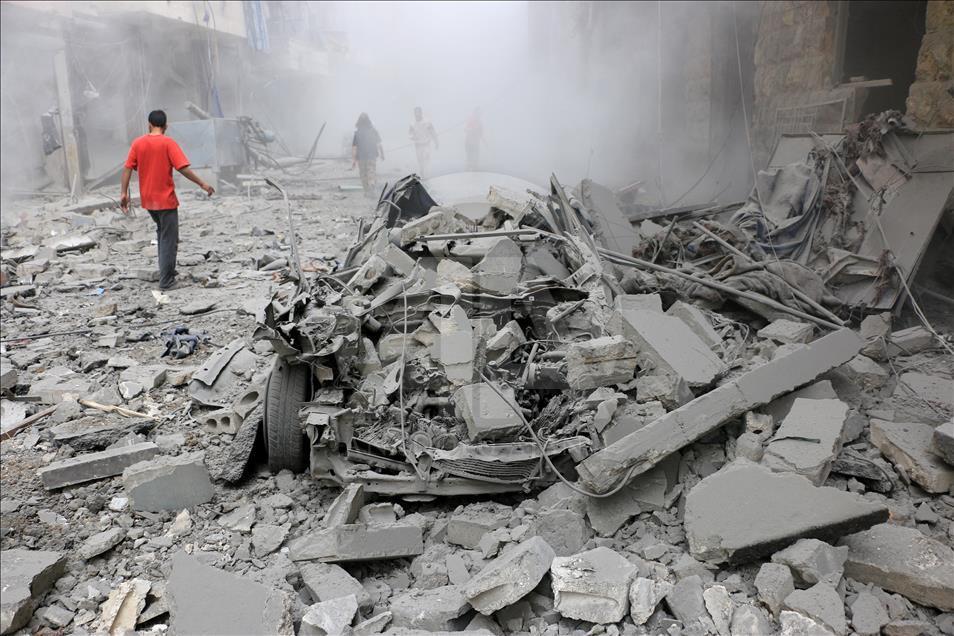 Suriye rejimi Halep'i bombaladı