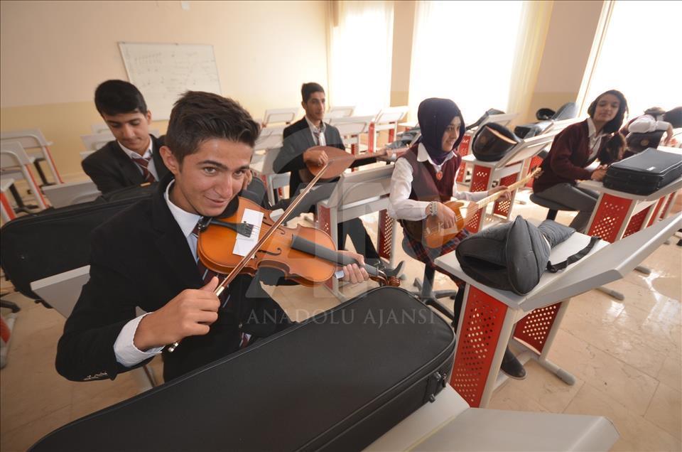 Teröristlerin yaktığı lisedeki tahribat ortaya çıktı