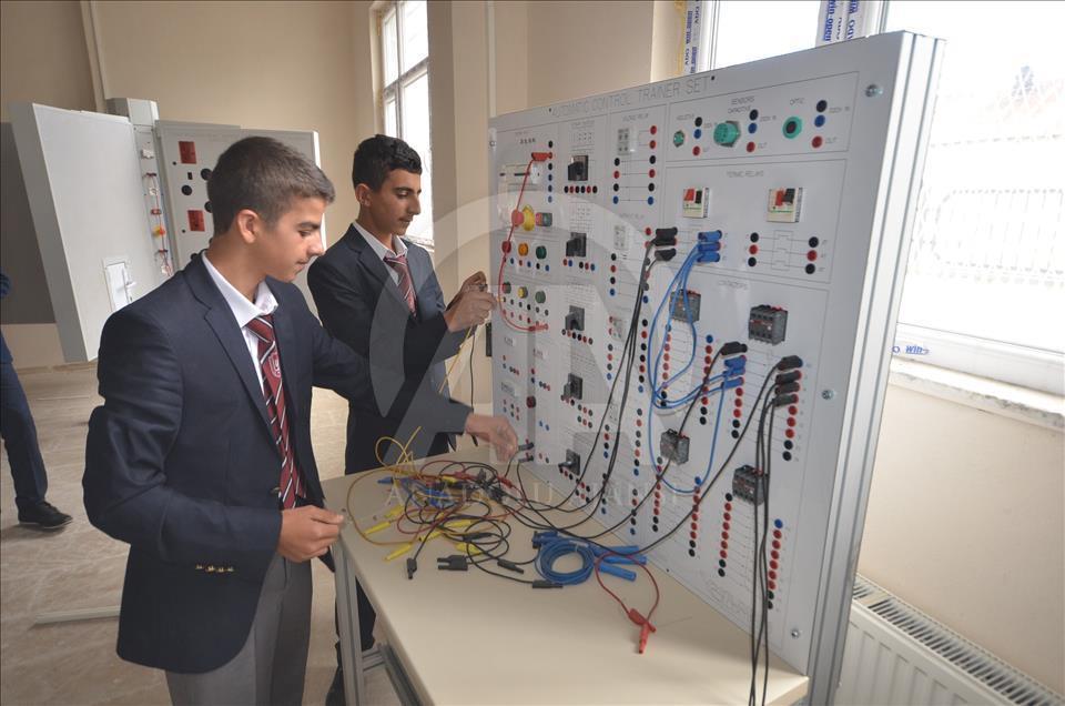 Teröristlerin yaktığı lisedeki tahribat ortaya çıktı