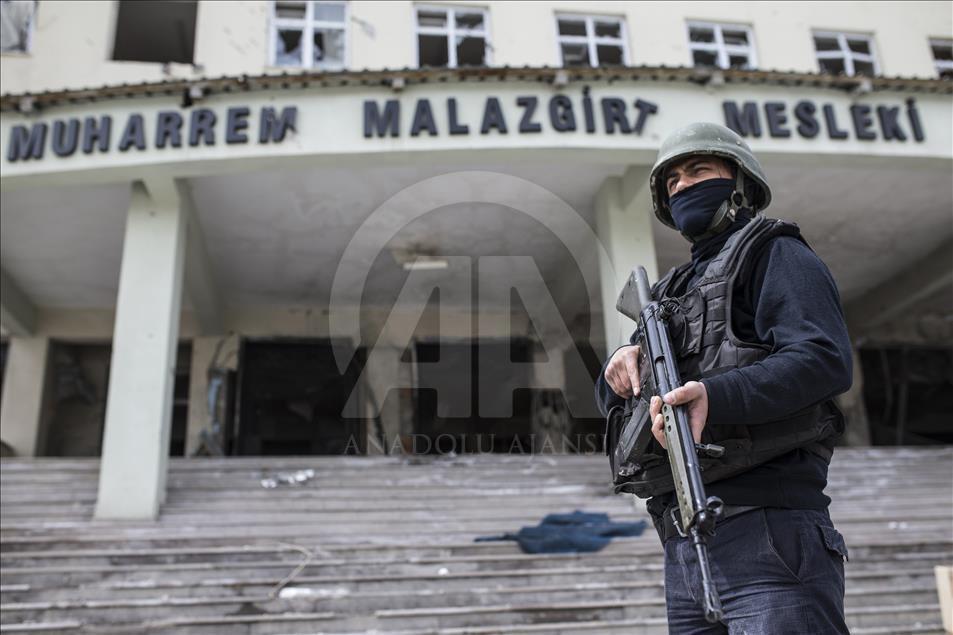 Teröristlerin yaktığı lisedeki tahribat ortaya çıktı