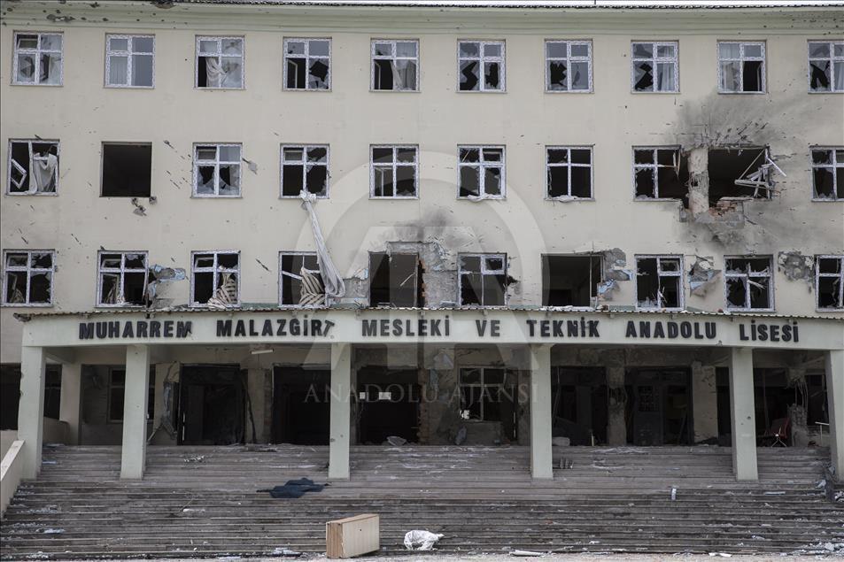 Teröristlerin yaktığı lisedeki tahribat ortaya çıktı