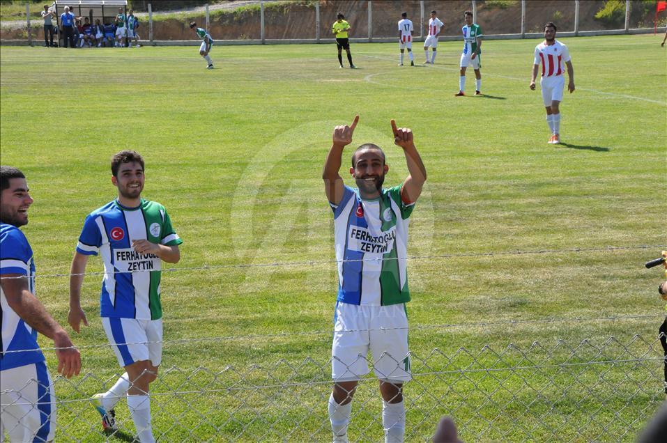 Futbol maçında evlilik teklifi