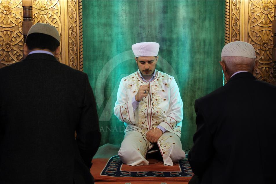 "Kur'an aşığı" genç imam başarısıyla takdir topluyor