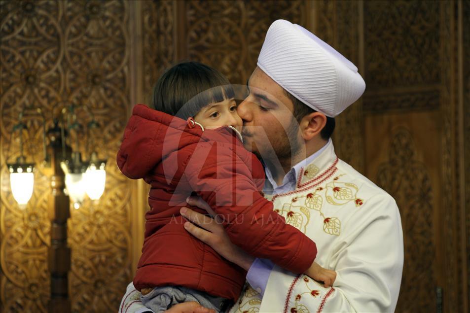 "Kur'an aşığı" genç imam başarısıyla takdir topluyor